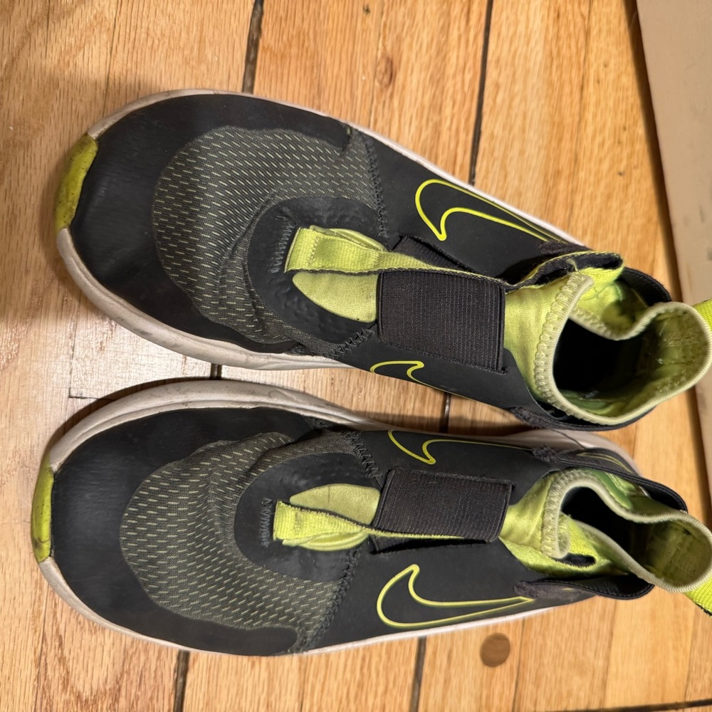 Nike Kids Black and Yellow Sneakers